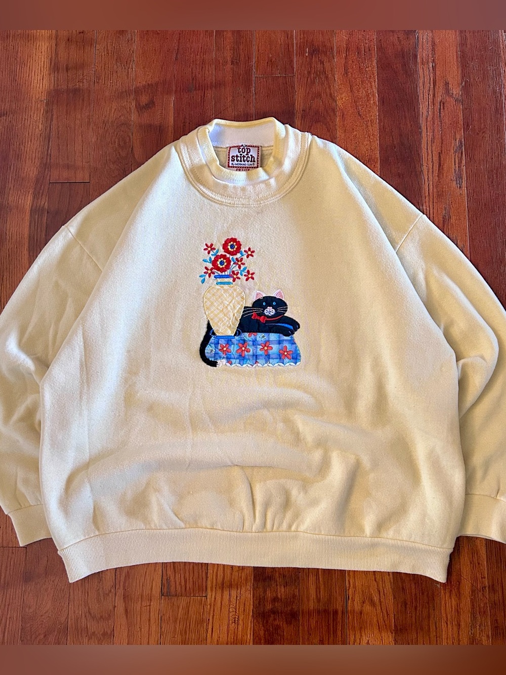 Vintage ‘90s Grandma Grandmacore Embroidered Cat Yellow Crewneck Sweatshirt M